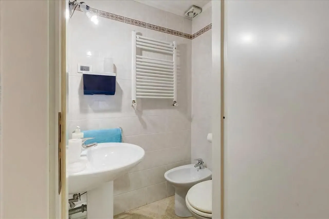 Holiday Jeans Apartment Roma 0*,