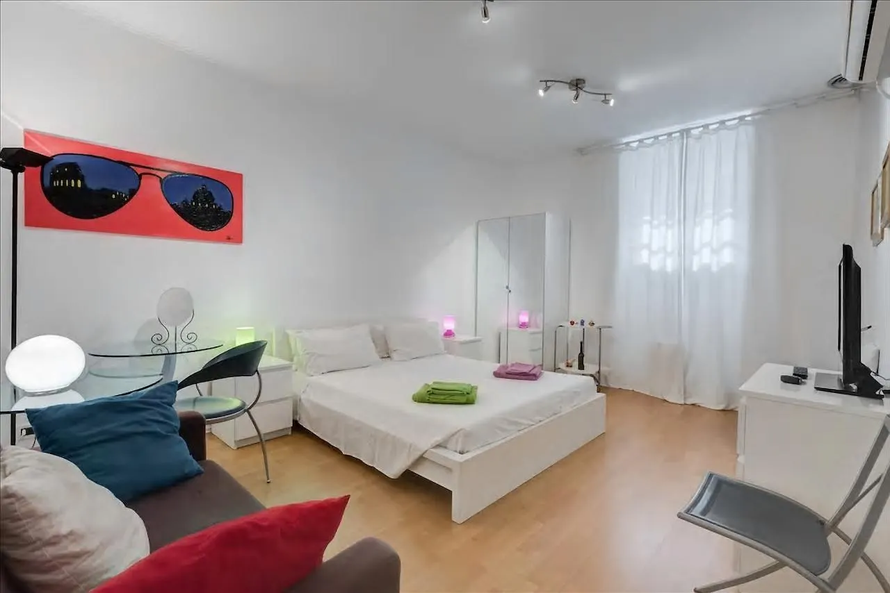 Holiday Jeans Apartment Roma Italia