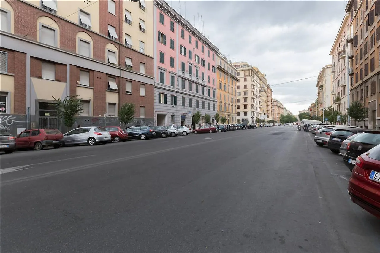 Holiday Jeans Apartment Roma
